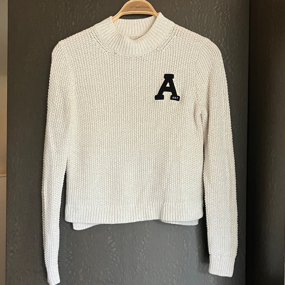 Abercrombie & Fitch White Crew Neck Chunky Knit Sweater w/ Black A Patch Size S